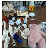 U - MIXED LOT OF COLLECTIBLES (A272)