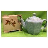 U - SHAWNEE POTTERY & McCOY POTTERY TEAPOTS (A13)