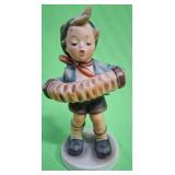 U - VINTAGE GOEBEL HUMMEL FIGURINE (P482)