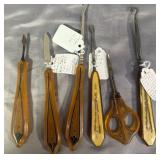 U - VINTAGE BUTTON HOOKS & MANICURE TOOLS (L67)