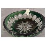 U - VTG EMERALD GREEN CUT-TO-CLEAR CRYSTAL BOWL