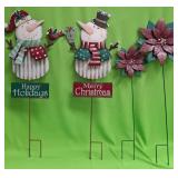 U - FOUR CHRISTMAS YARD STAKES (P556)