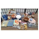 U - MIXED LOT OF COLLECTIBLES (A252)