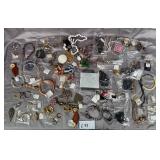 U - MIXED LOT OF COSTUME JEWELRY (L73)
