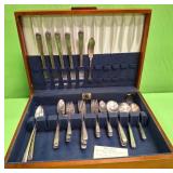 U - COMMUNITY PLATE FLATWARE W/ CHEST (P126)