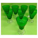 U - SET OF 8 VINTAGE GREEN GLASS STEMWARE (P518)