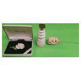U - CARVED IVORY BROOCH & COLLECTIBLES (P447)