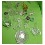 U - MIXED LOT OF VINTAGE GLASS COLLECTIBLES (P531)
