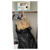 N2 - CLOTHES HANGERS, DRIED PAMPAS GRASS (R4)