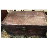 J3 - VINTAGE STORAGE CHEST (M32)