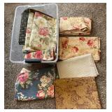 O - MIXED LOT OF TABLE LINENS (N22)