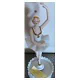 O - MUSICAL FIGURINE (G153)