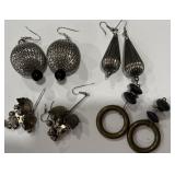 LOT OF COSTUME EARRINGS (A56)