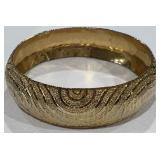 VINTAGE GOLD TONE BANGLE  (A35)