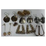LOT OF COSTUME JEWELRY (A86)