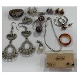 LOT OF COSTUME JEWELRY (A104)