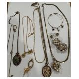 LOT OF COSTUME JEWELRY (A109)