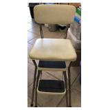 J1 - VINTAGE METAL STEP STOOL CHAIR (D321)