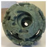513 - VINTAGE CARVED JADE SPHERE FIGURINE (S33)