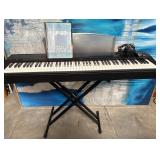 513 - YAMAHA DIGITAL KEYBOARD ON STAND SM1