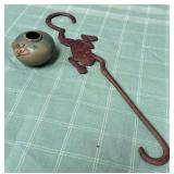 513 - CHINESE CELADON FROG VASE & VINTAGE HANGER