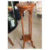 S2 - VINTAGE WOODEN PLANT/ CURIO STAND (R96)