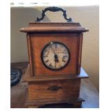 S2 - VINTAGE-STYLE TABLE TOP CLOCK (R15)