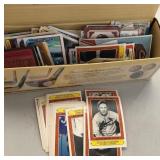 S2 - MIXED LOT OF BASEBALL CARDS (H129)