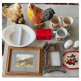 S2 - CERAMIC MUGS, DIVIDED DISH, CHICKENS (G40)
