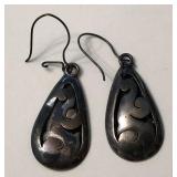 S2 - PAIR OF STERLING SILVER EARRINGS 1.7 GR(H238)