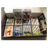 S2 - LOT OF COLLECTIBLE BASEBALL CARDS (H122)
