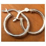 S2 - PAIR OF STERLING SILVER HOOP EARRINGS (H261)