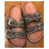 S2 - PAIR OF WOMEN