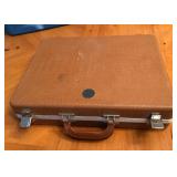 S2 - VINTAGE HARD-SHELL CASE (H181)