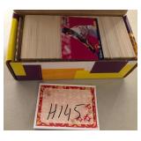 S2 - LOT OF COLLECTIBLE BASEBALL CARDS (H145)
