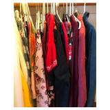 S2 - MIXED LOT OF CLOTHING (R33)