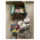S2 - MIXED LOT OF BASEBALL CARDS (H157)