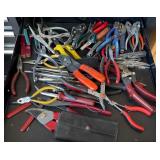 J2 - MIXED LOT OF HAND TOOLS (G157)