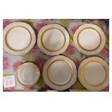 J2 - 9 PIECES NORITAKE ESSEX GOLD PLATES (K10)