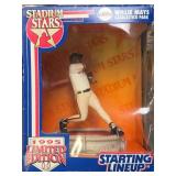 J2 - STARTING LINEUP WILLIE MAYS FIGURE (L232)