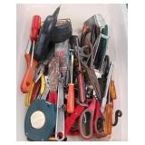 513 - LOT OF ASSORTED HAND TOOLS (M176)
