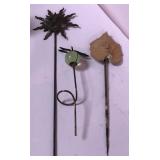 513 - LOT OF DECORATIVE METAL PLANT STAKES (T300)