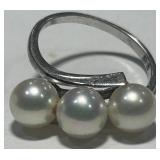 STERLING SILVER 7 PEARL RING 2.9GRS