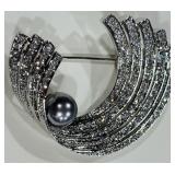 VINTAGE PEARL BROOCH