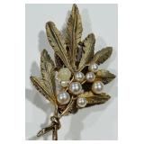 VINTAGE CROWN TRIFARI BROOCH