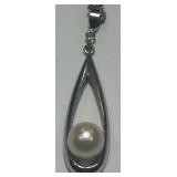 STERLING SILVER PEARL PENDANT WITH CHAIN 4.30GRS