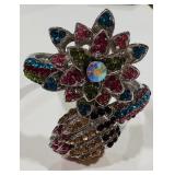 H- VINTAGE SILVER-TONE RHINESTONESBANGLE