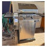 J2 - STAINLESS OUTDOOR PROPANE GRILL (Y11)