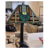 J2 - CRAFTSMAN STAINED GLASS LAMP w/ SHADE (L43)