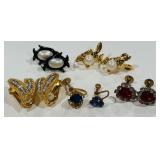 LOT OF COSTUME EARRINGS